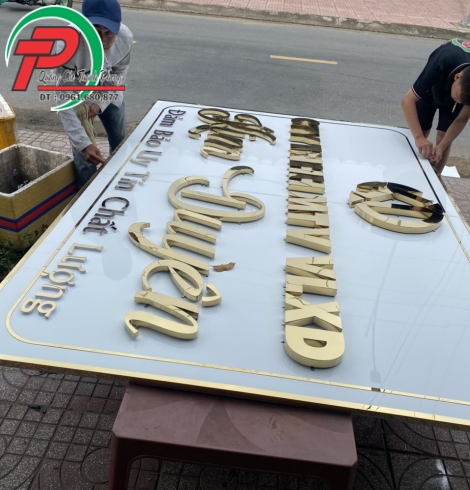 Bảng hiệu chữ nổi 08