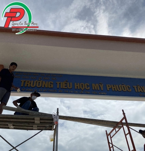 Bảng hiệu trường học Mỹ Phước Tây