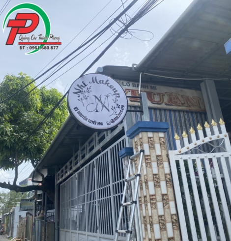 Hộp đèn tiệm nail