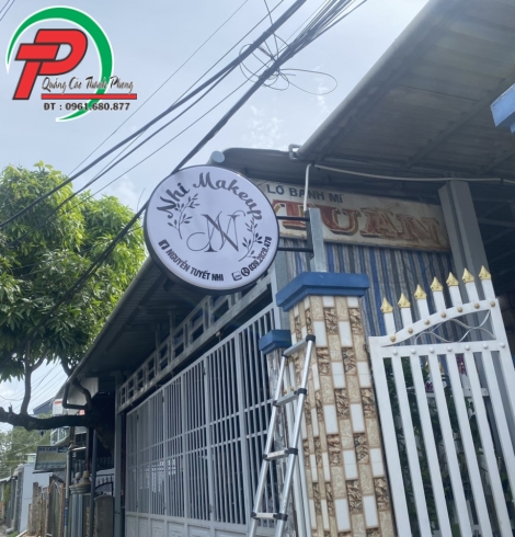 Hộp đèn tiệm nail