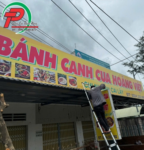 Bảng hiệu bánh canh cua Hoàng Việt Cai Lậy