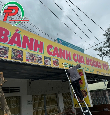 Bảng hiệu bánh canh cua Hoàng Việt